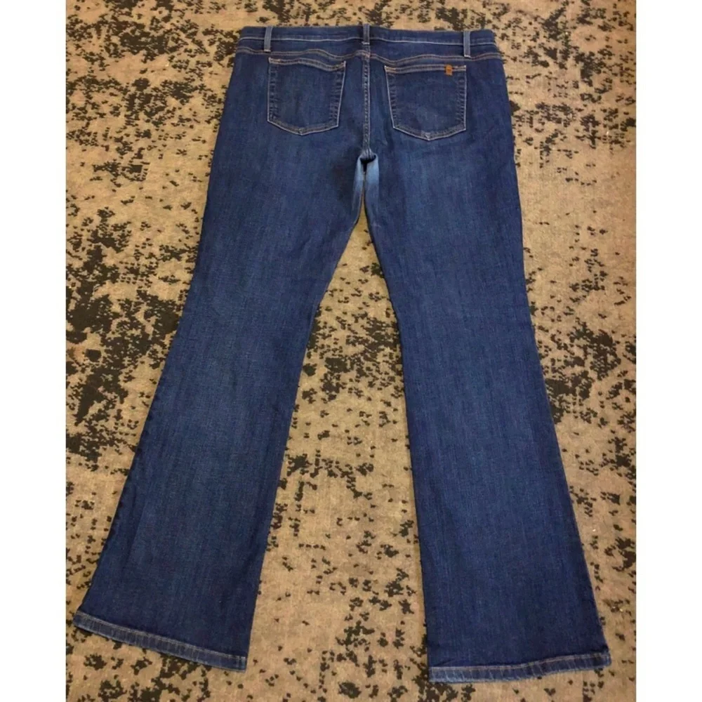 Petite Bootcut Jeans In Blair Wash